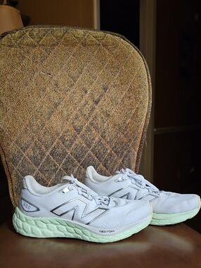 New Balance Fresh Foam 680v8 White Green Lace Up Sneakers Running Shoes